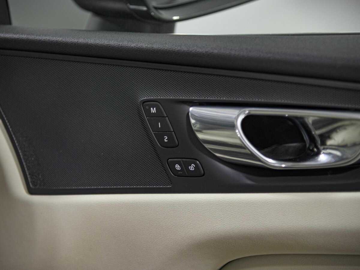 Купить Volvo XC60 с пробегом. Фото: #23