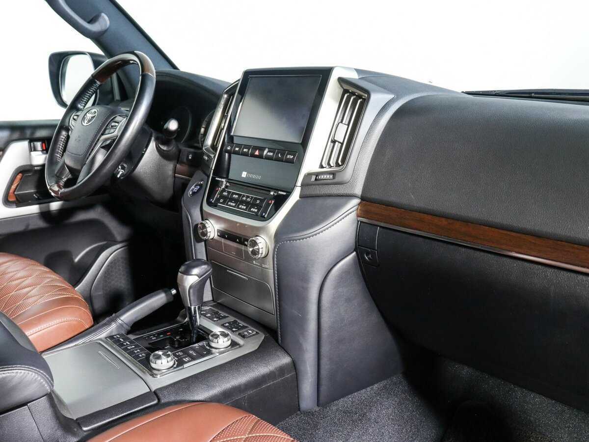 Купить Toyota Land Cruiser с пробегом. Фото: #4