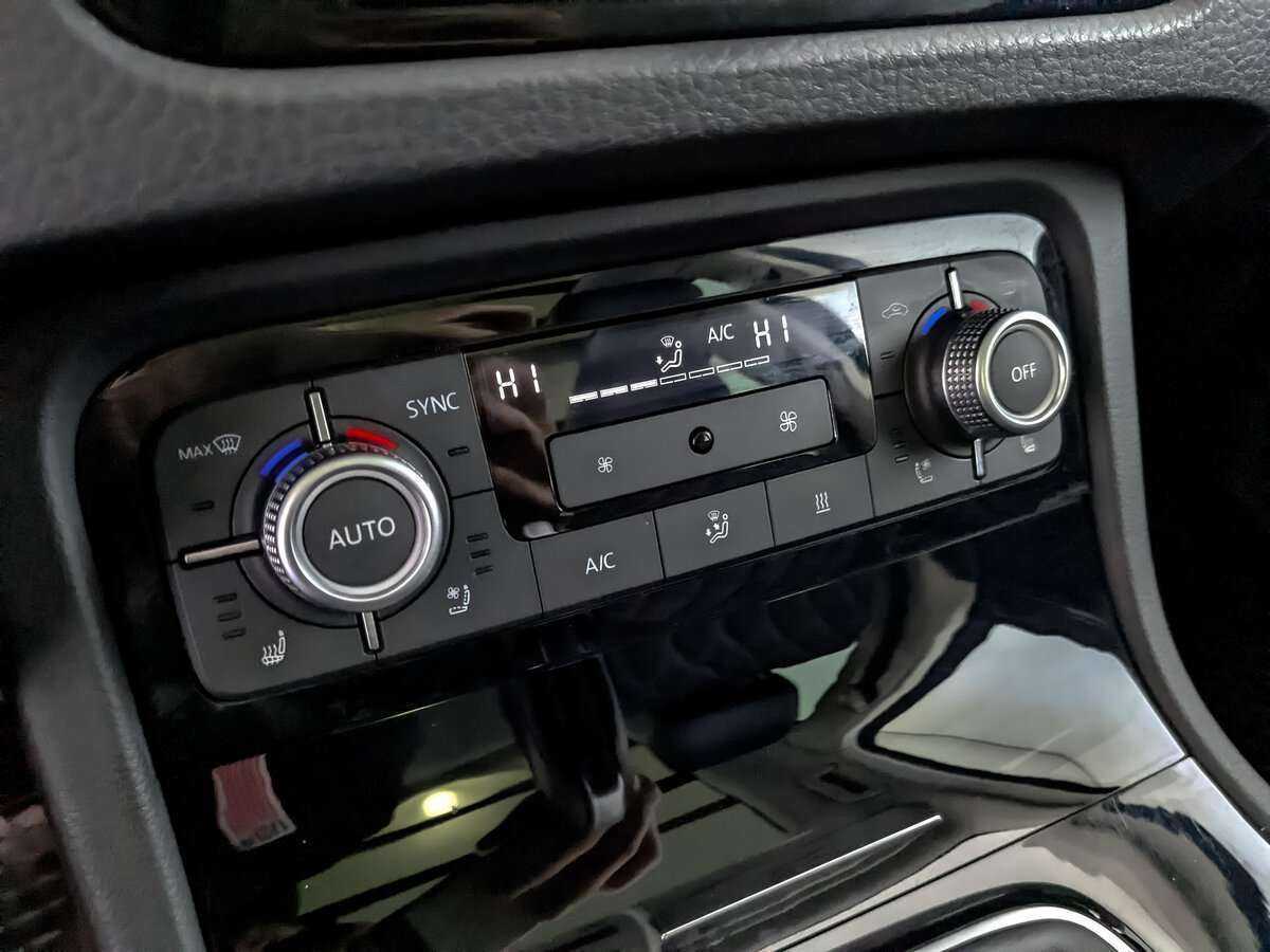 Купить Volkswagen Touareg с пробегом. Фото: #15