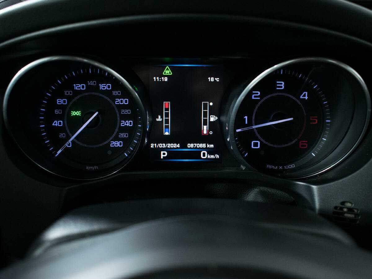 Купить Jaguar XE с пробегом. Фото: #10