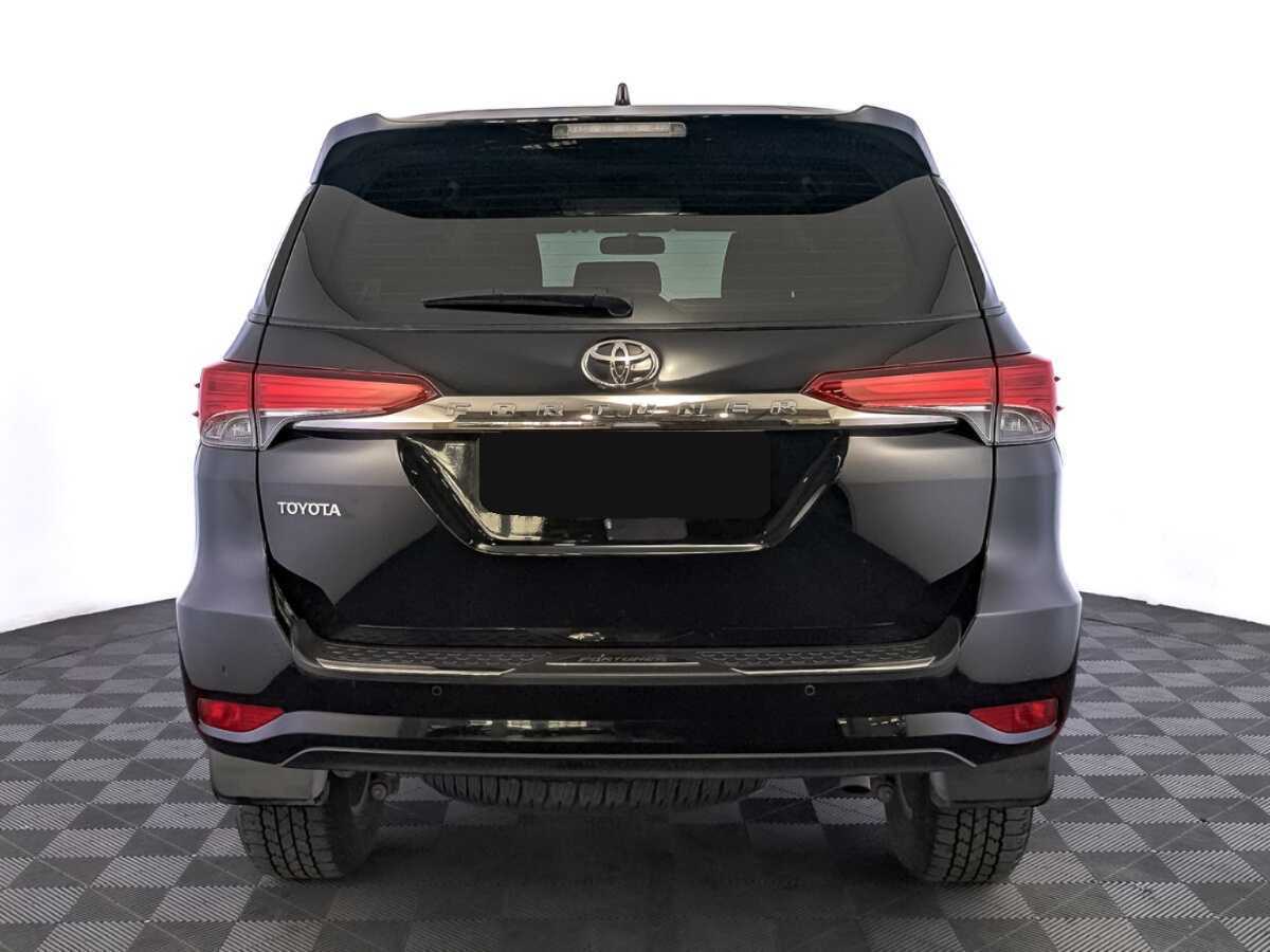 Купить Toyota Fortuner с пробегом. Фото: #5