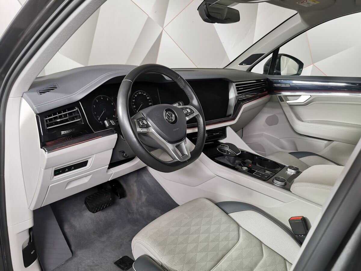 Купить Volkswagen Touareg с пробегом. Фото: #13