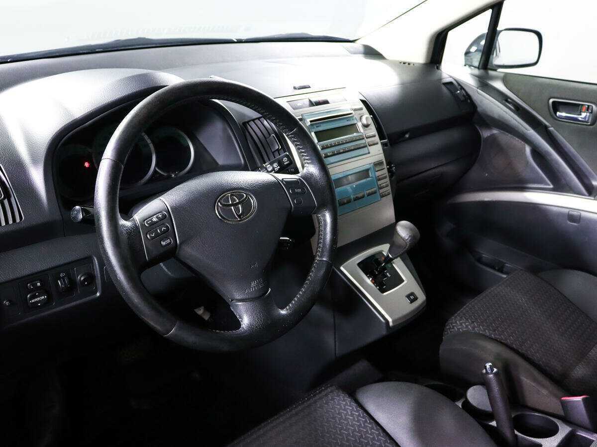 Купить Toyota Corolla Verso с пробегом. Фото: #13