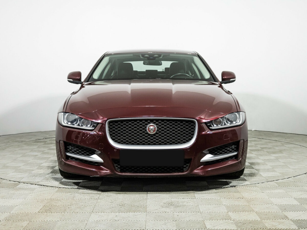 Купить Jaguar XE с пробегом. Фото: #1