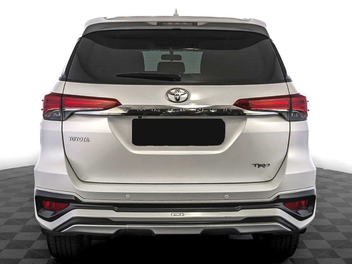Купить Toyota Fortuner с пробегом. Фото: #5
