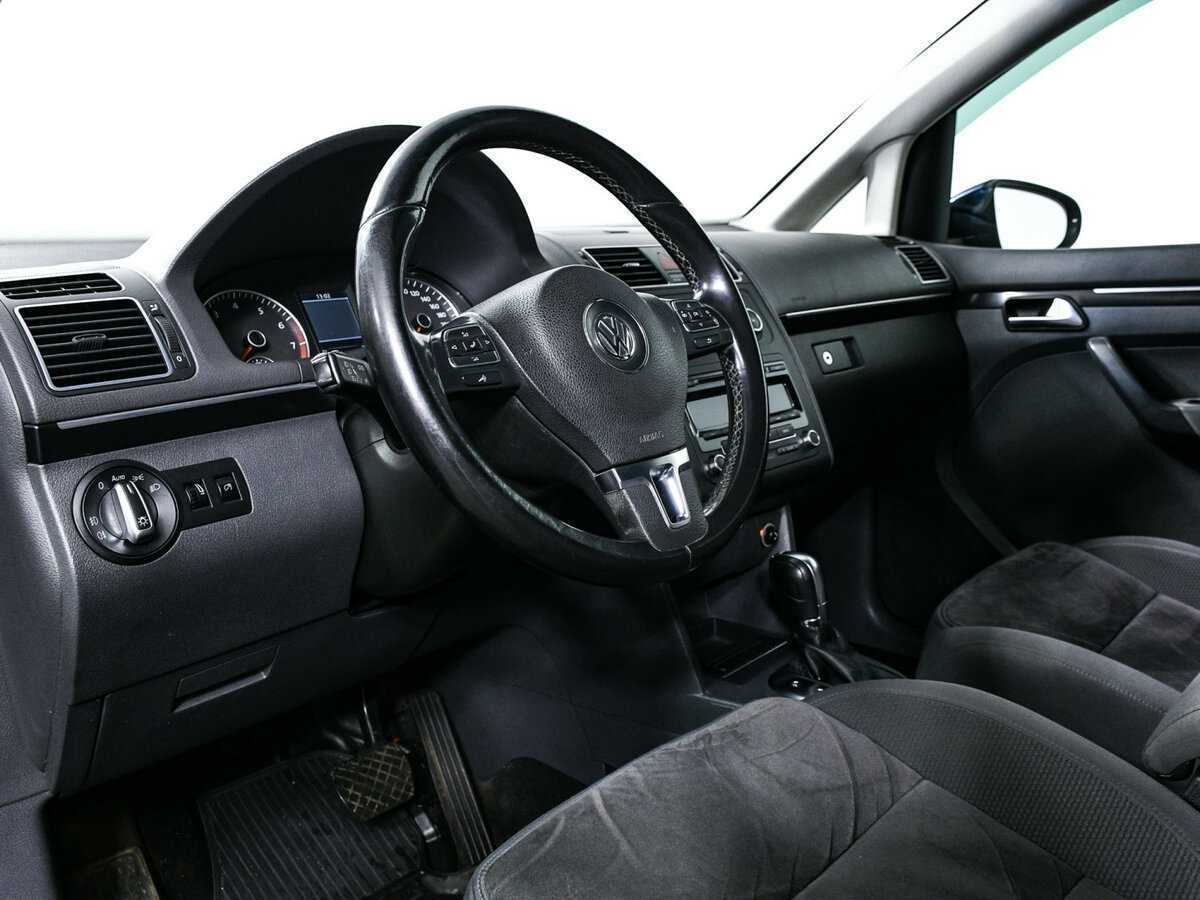 Купить Volkswagen Touran с пробегом. Фото: #12