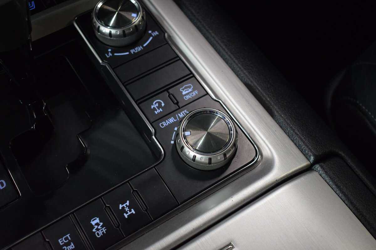 Купить Toyota Land Cruiser с пробегом. Фото: #31