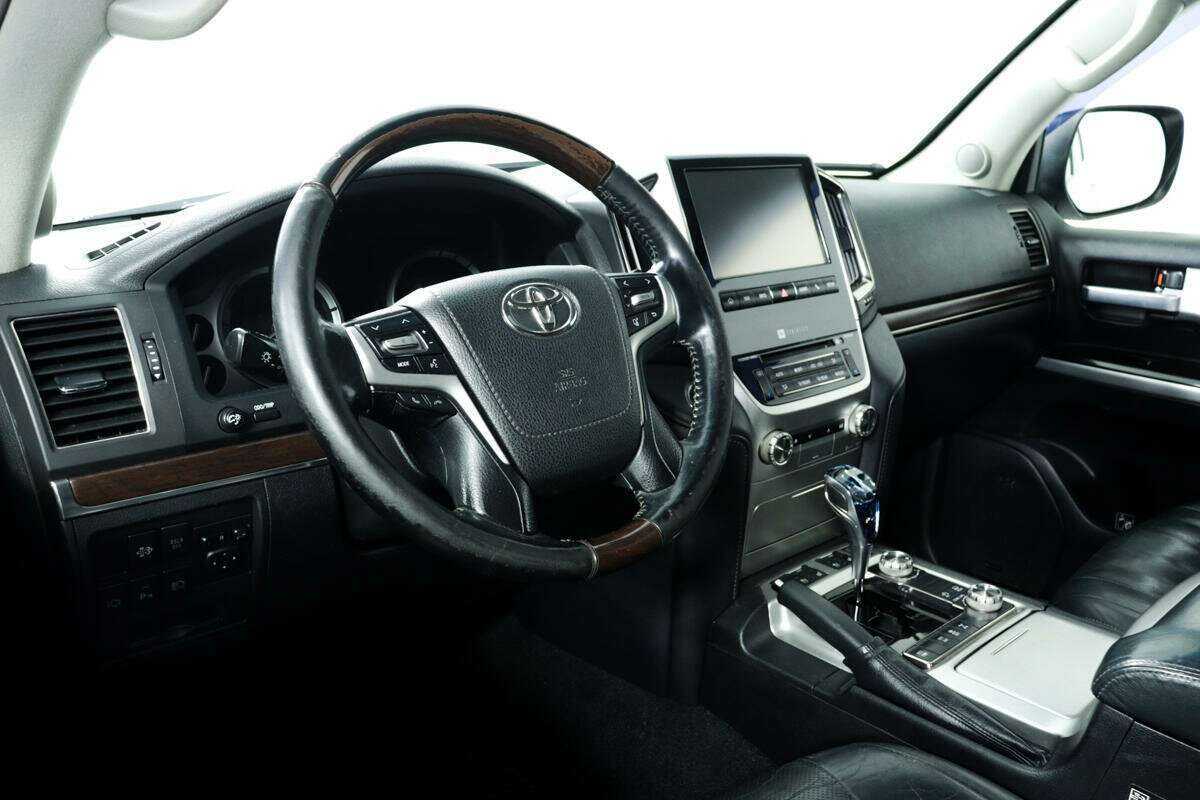 Купить Toyota Land Cruiser с пробегом. Фото: #12