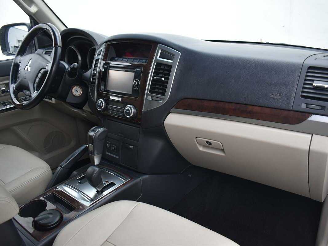 Купить Mitsubishi Pajero с пробегом. Фото: #8