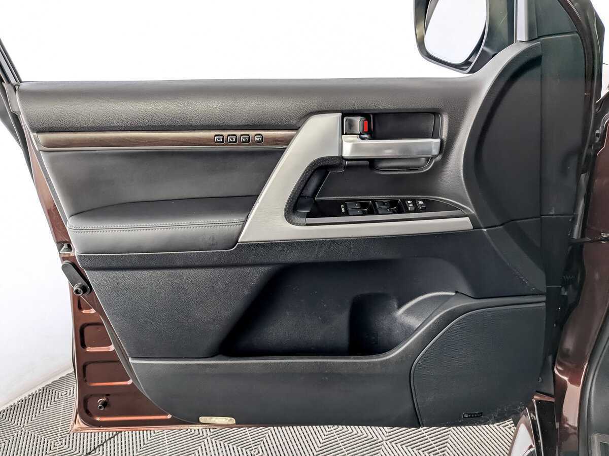 Купить Toyota Land Cruiser с пробегом. Фото: #18