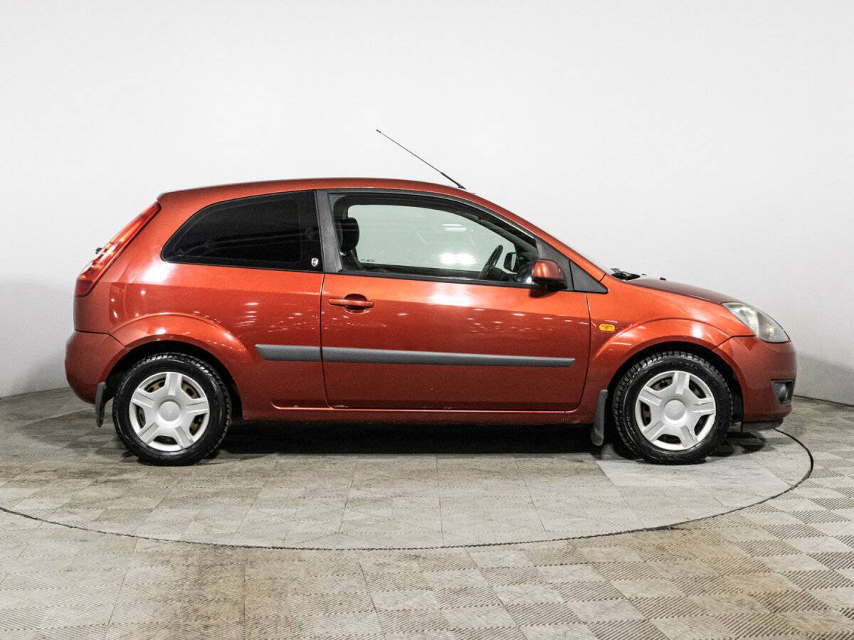 Купить Ford Fiesta с пробегом. Фото: #3