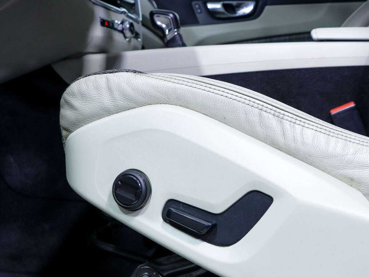 Купить Volvo XC60 с пробегом. Фото: #17