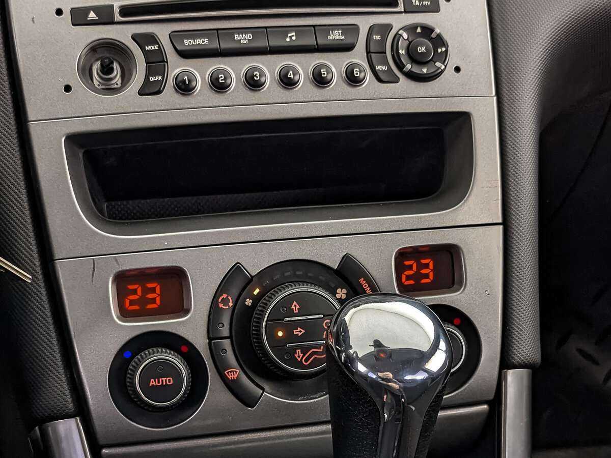 Купить Peugeot 308 с пробегом. Фото: #21