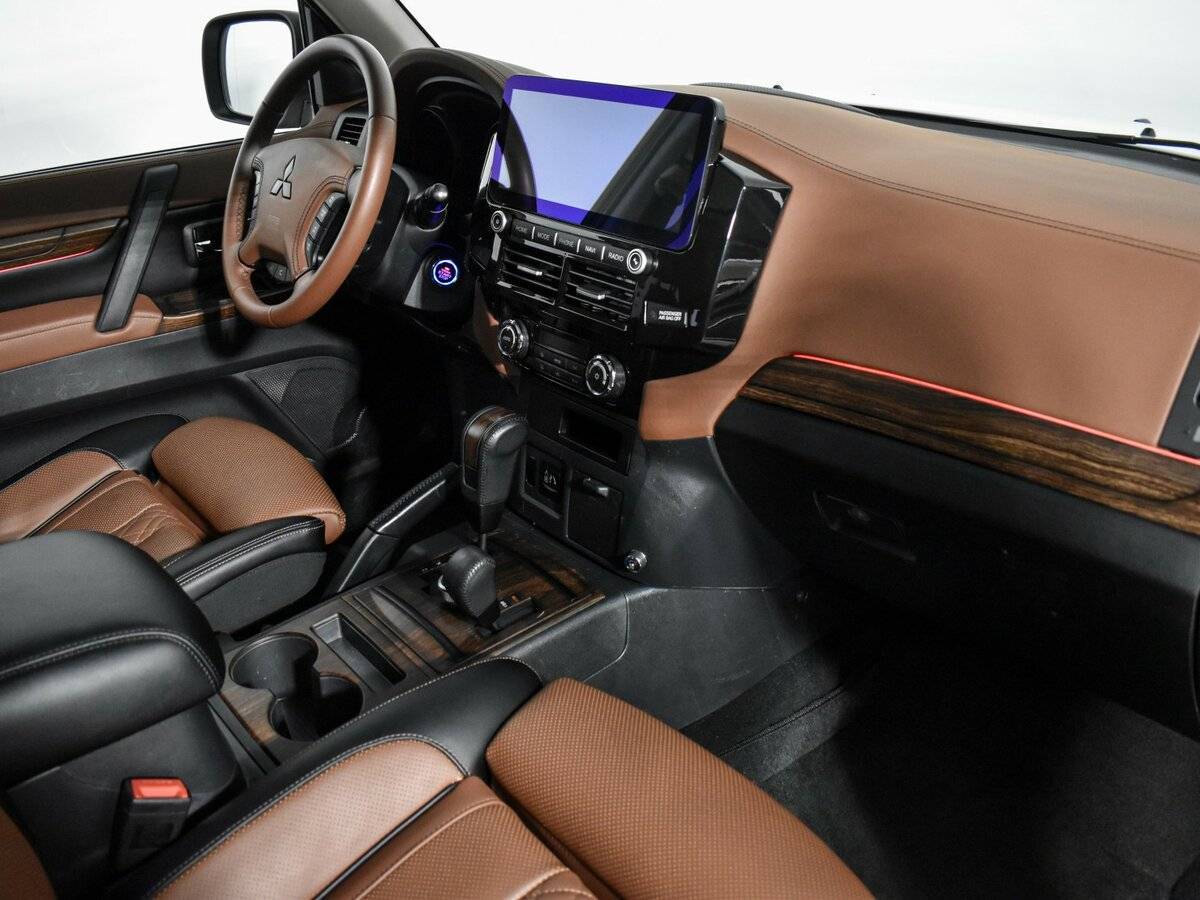 Купить Mitsubishi Pajero с пробегом. Фото: #10