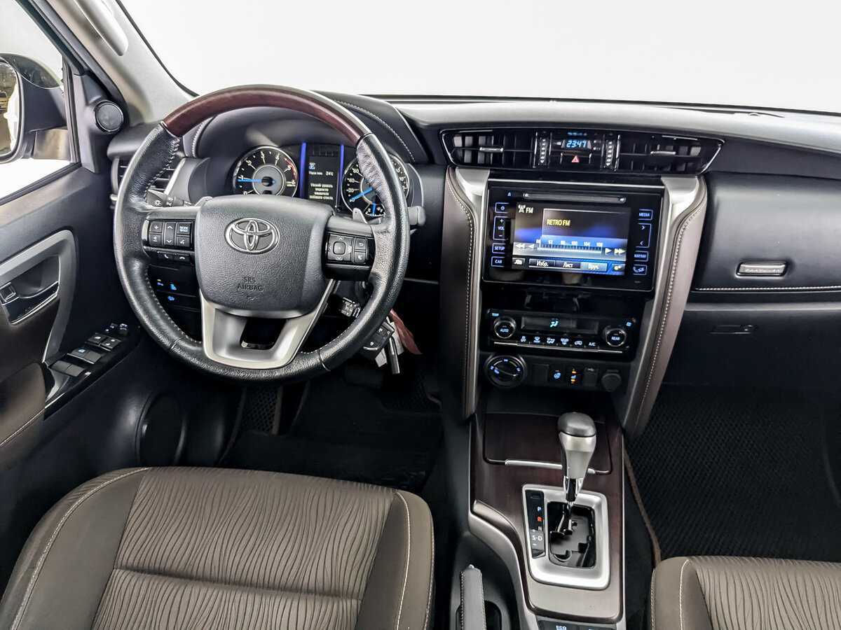 Купить Toyota Fortuner с пробегом. Фото: #12
