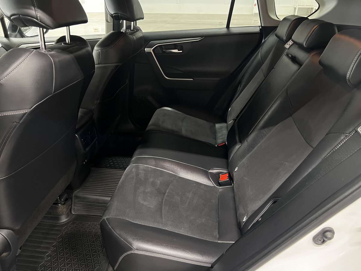 Купить Toyota RAV4 с пробегом. Фото: #11