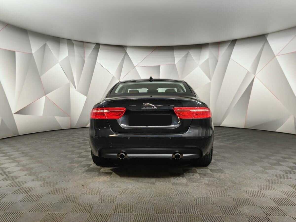 Купить Jaguar XE с пробегом. Фото: #7