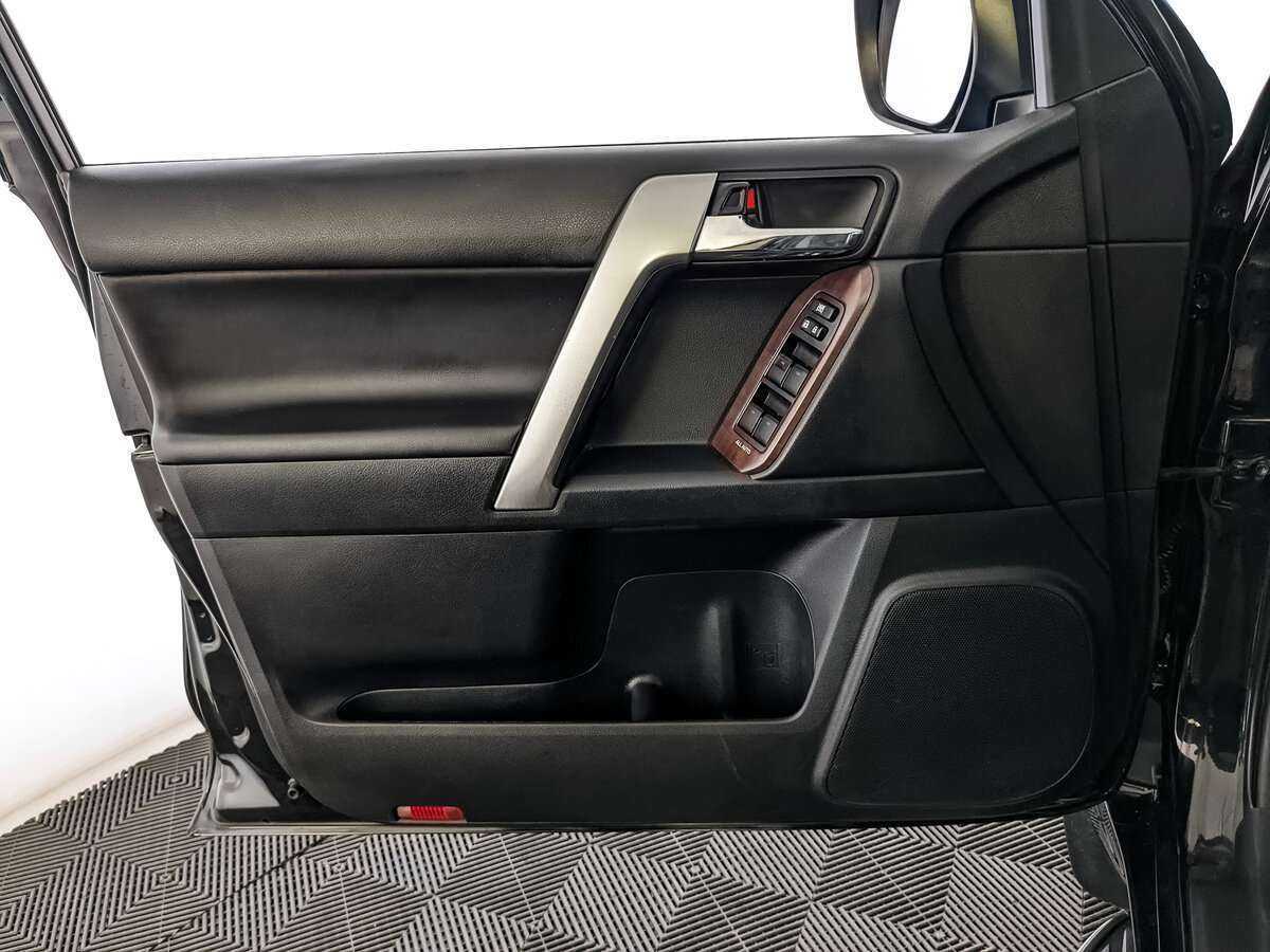 Купить Toyota Land Cruiser Prado с пробегом. Фото: #16