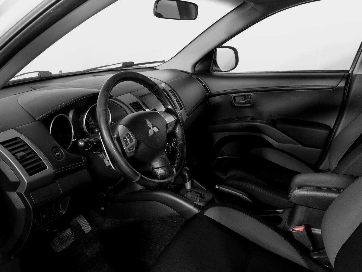 Купить Mitsubishi Outlander с пробегом. Фото: #14