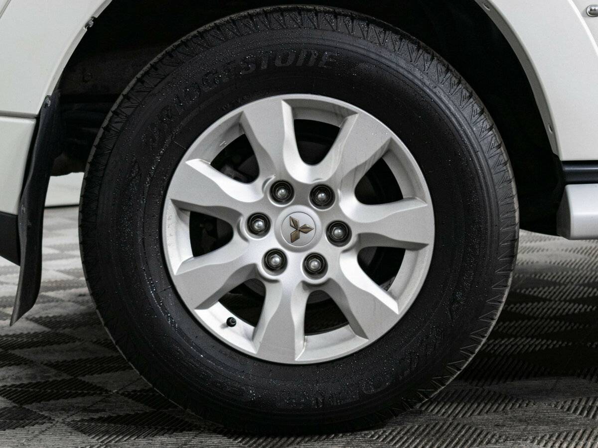 Купить Mitsubishi Pajero с пробегом. Фото: #19