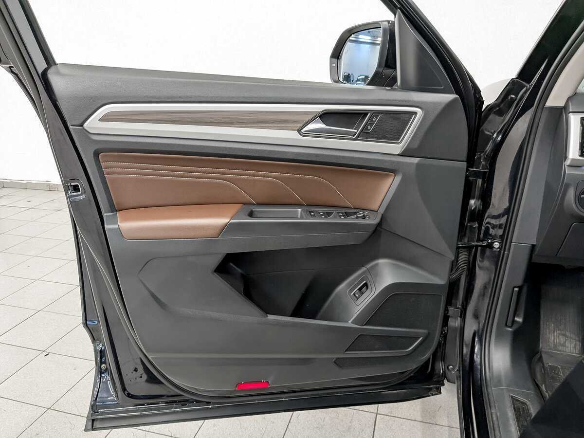 Купить Volkswagen Teramont с пробегом. Фото: #17