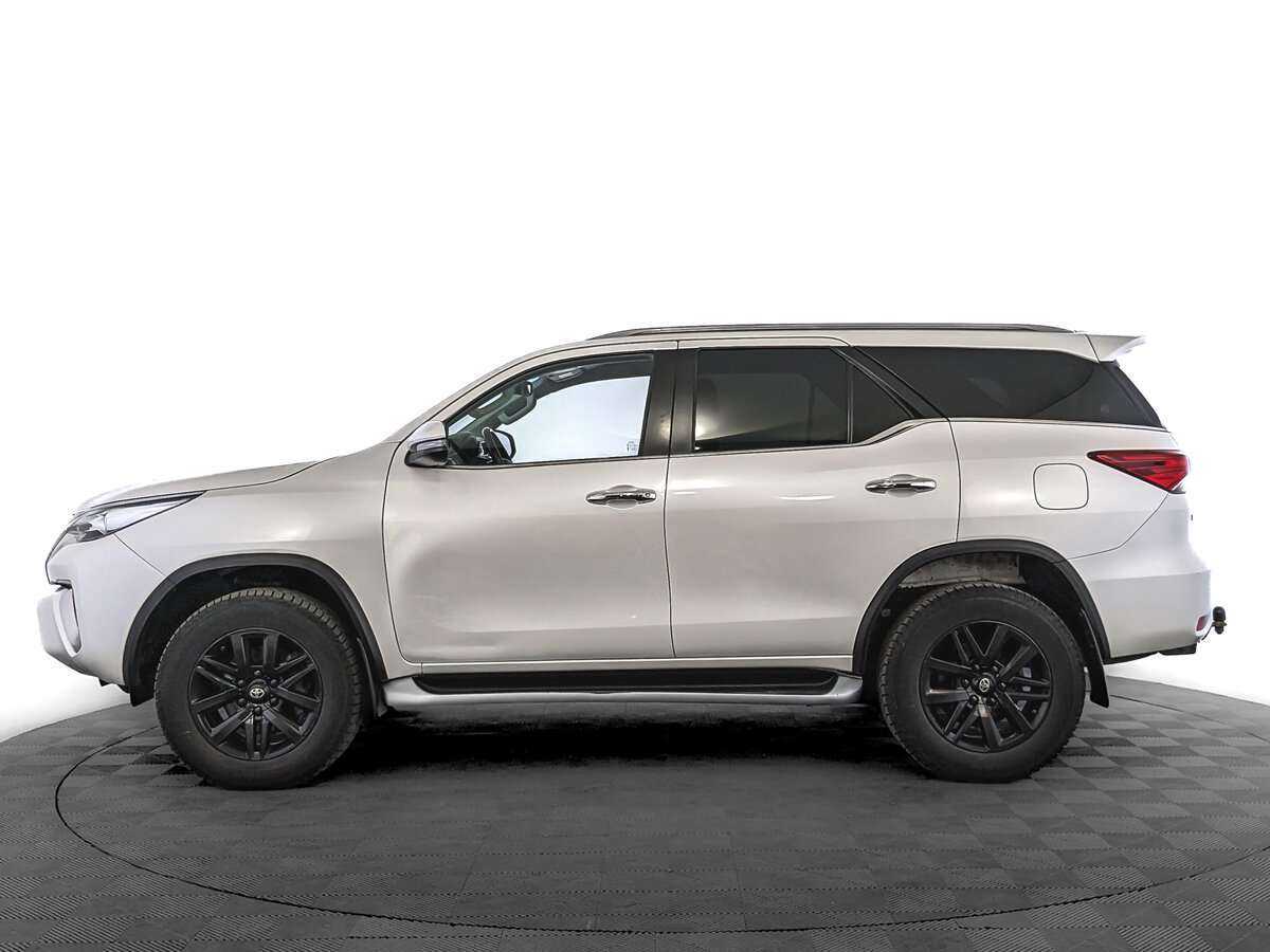 Купить Toyota Fortuner с пробегом. Фото: #7