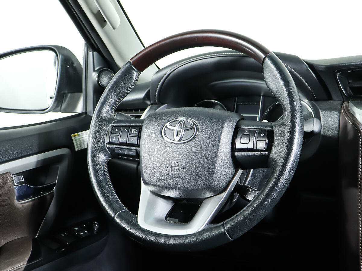 Купить Toyota Fortuner с пробегом. Фото: #13