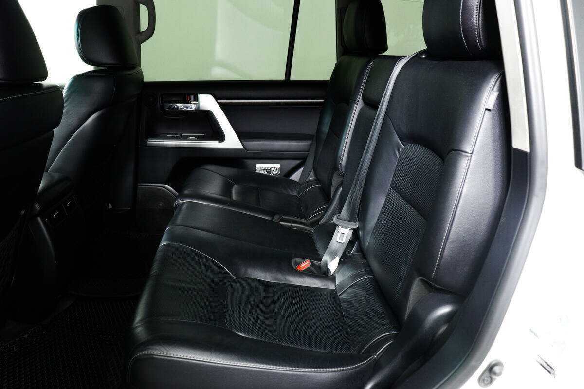 Купить Toyota Land Cruiser с пробегом. Фото: #9