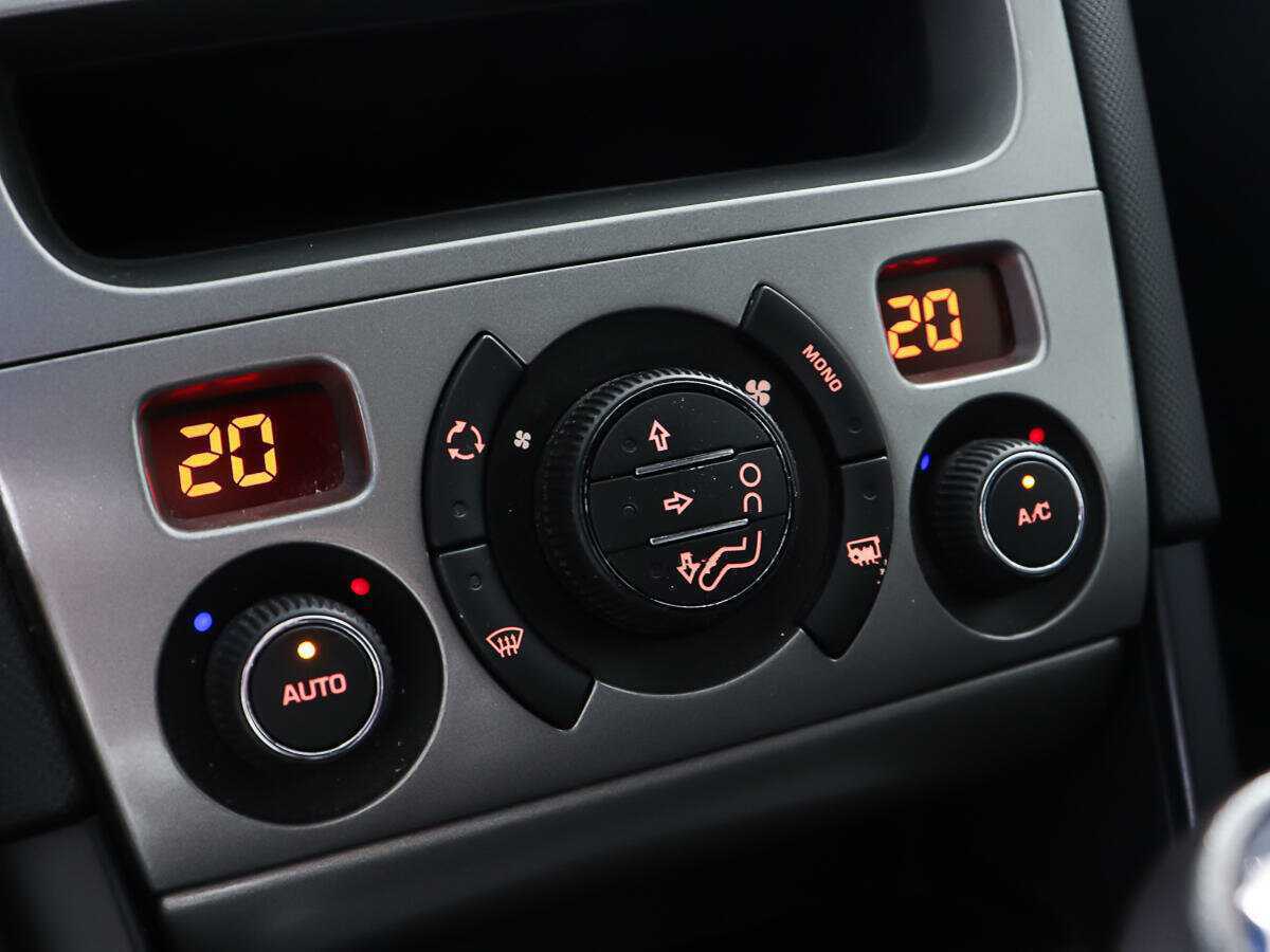 Купить Peugeot 408 с пробегом. Фото: #14
