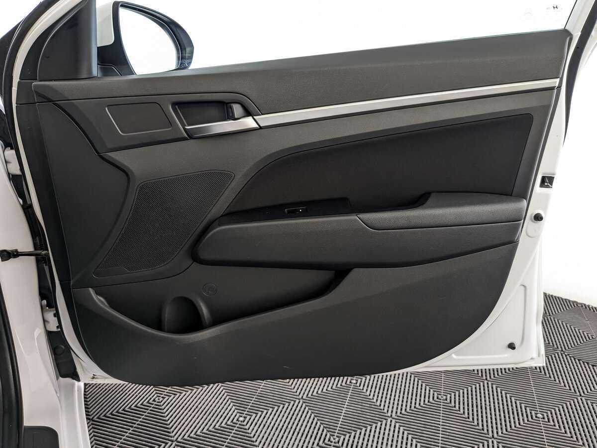 Купить Hyundai Elantra с пробегом. Фото: #24