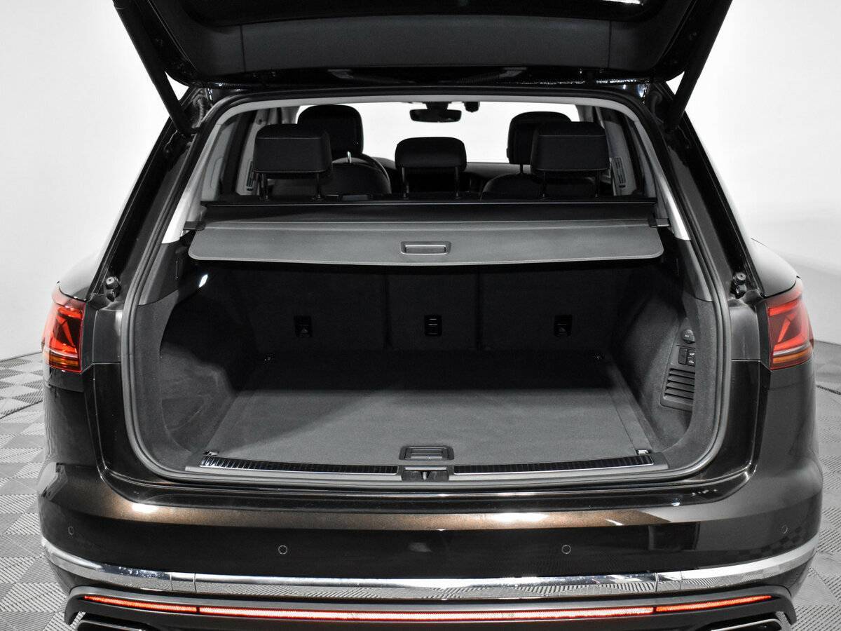 Купить Volkswagen Touareg с пробегом. Фото: #21