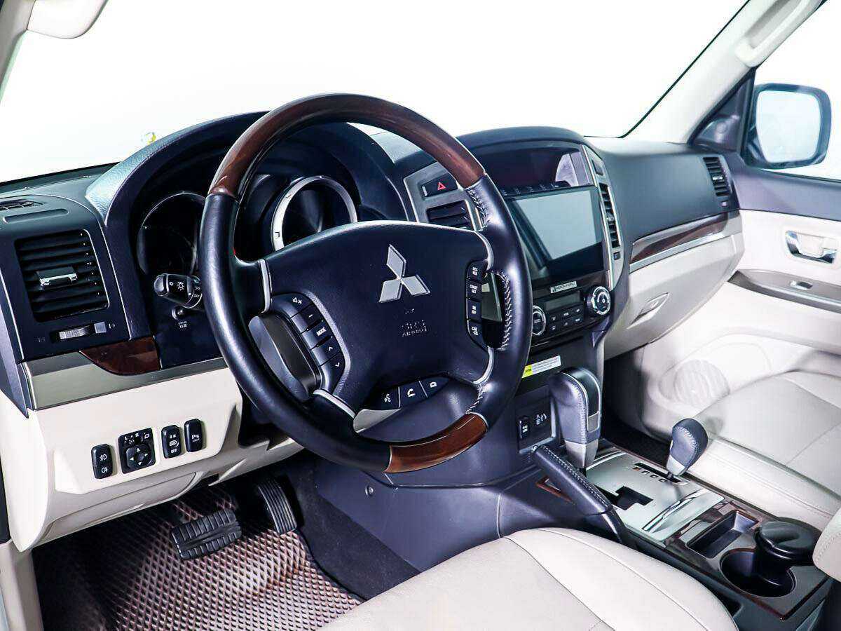 Купить Mitsubishi Pajero с пробегом. Фото: #13