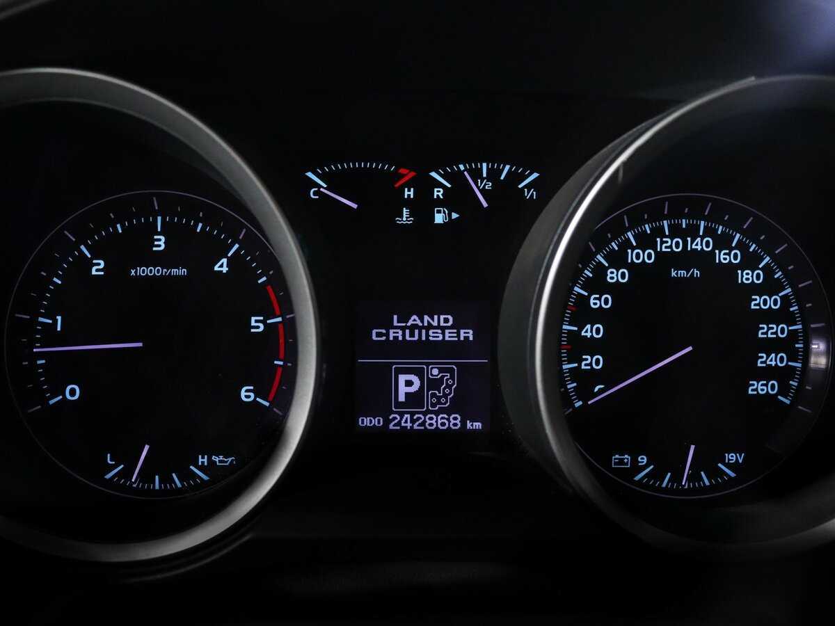 Купить Toyota Land Cruiser с пробегом. Фото: #10