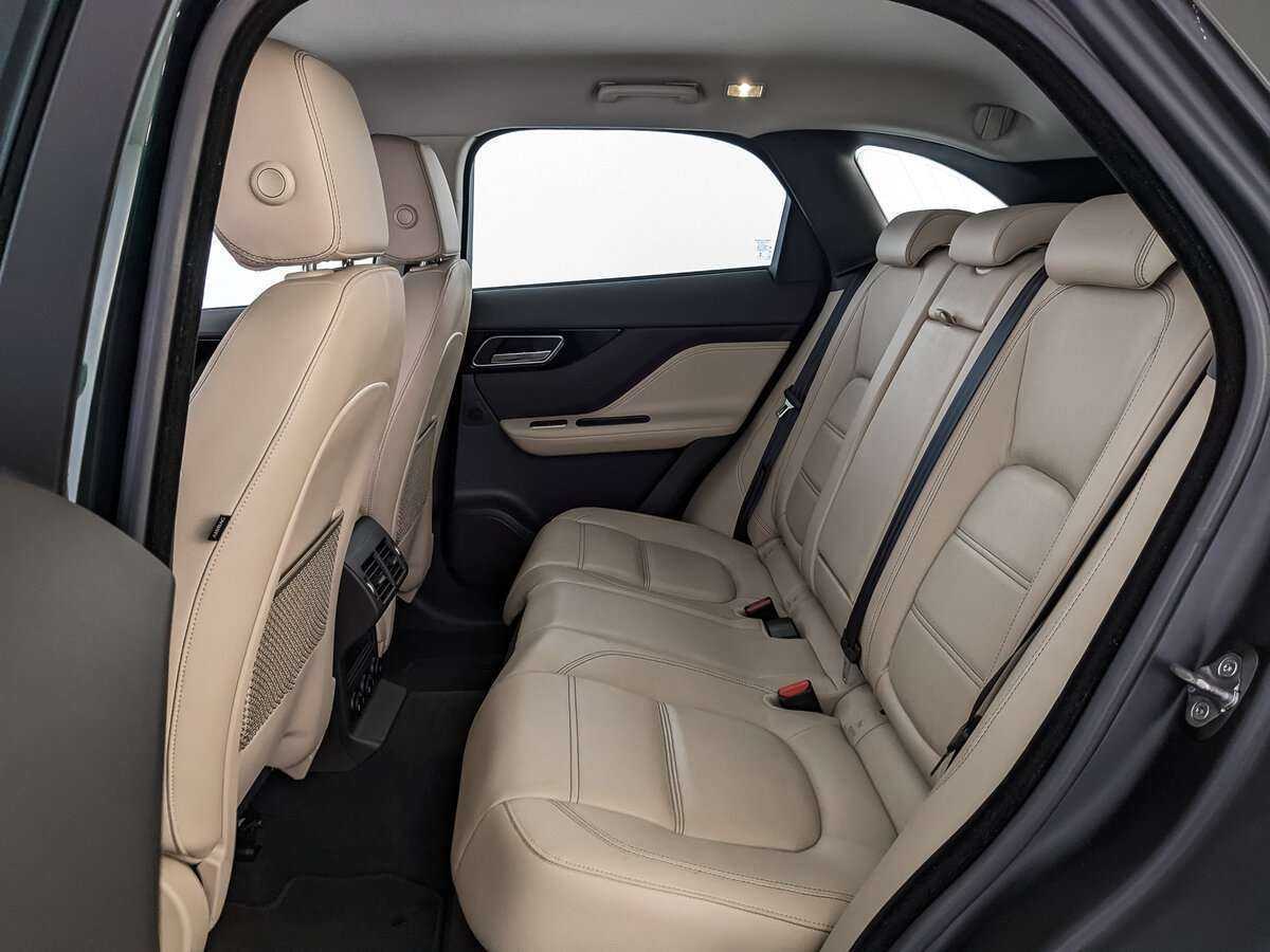 Купить Jaguar F-Pace с пробегом. Фото: #13