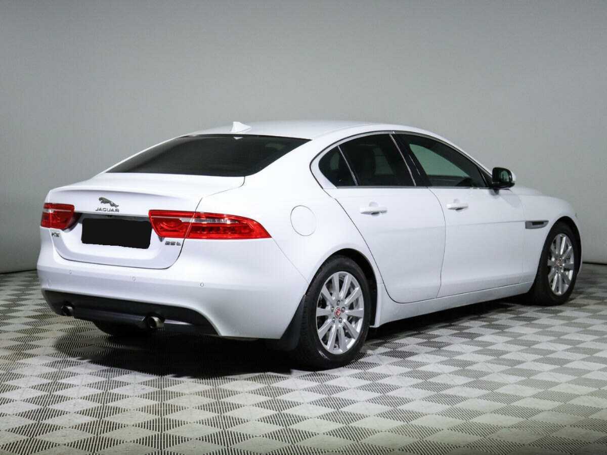 Купить Jaguar XE с пробегом. Фото: #3