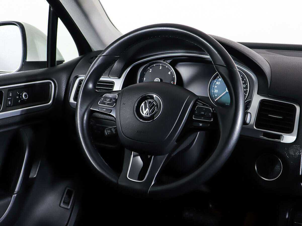 Купить Volkswagen Touareg с пробегом. Фото: #13