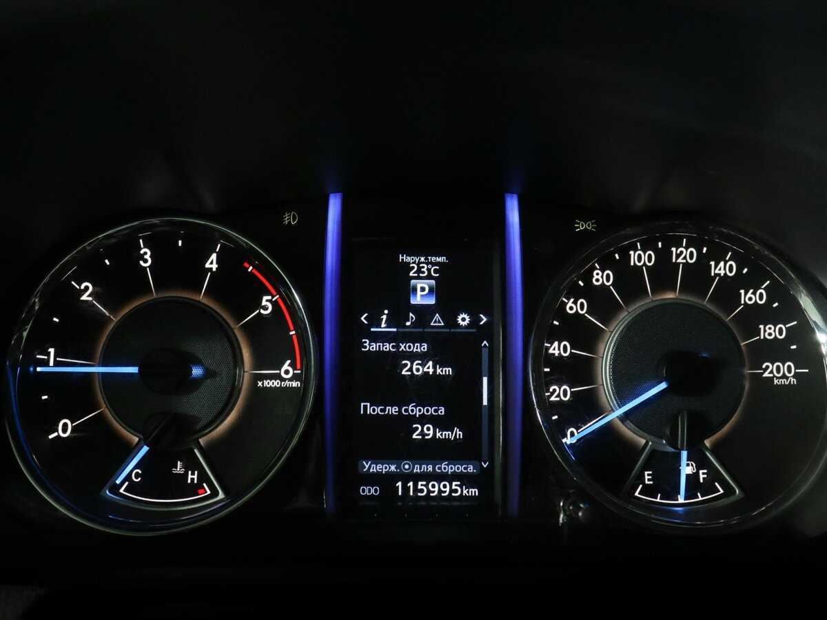 Купить Toyota Fortuner с пробегом. Фото: #7