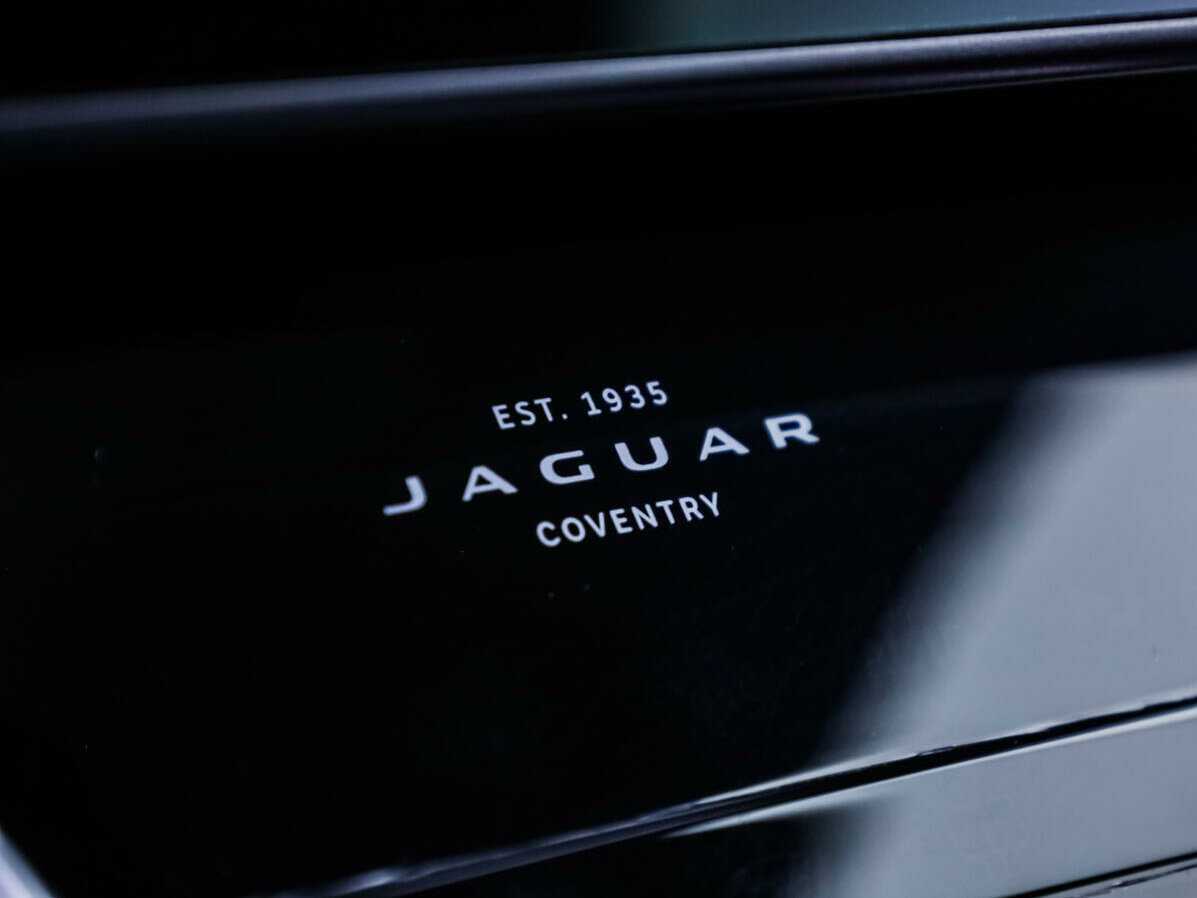 Купить Jaguar F-Pace с пробегом. Фото: #17