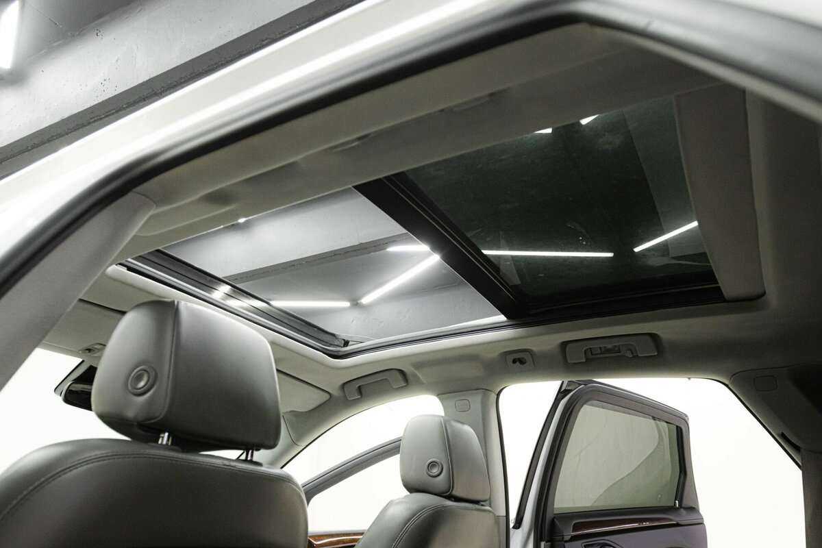 Купить Cadillac SRX с пробегом. Фото: #17