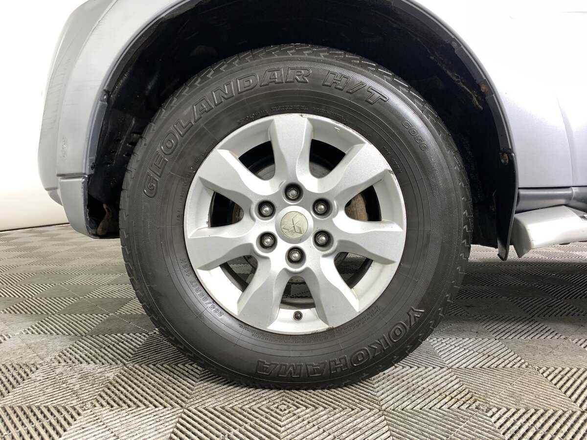 Купить Mitsubishi Pajero с пробегом. Фото: #8