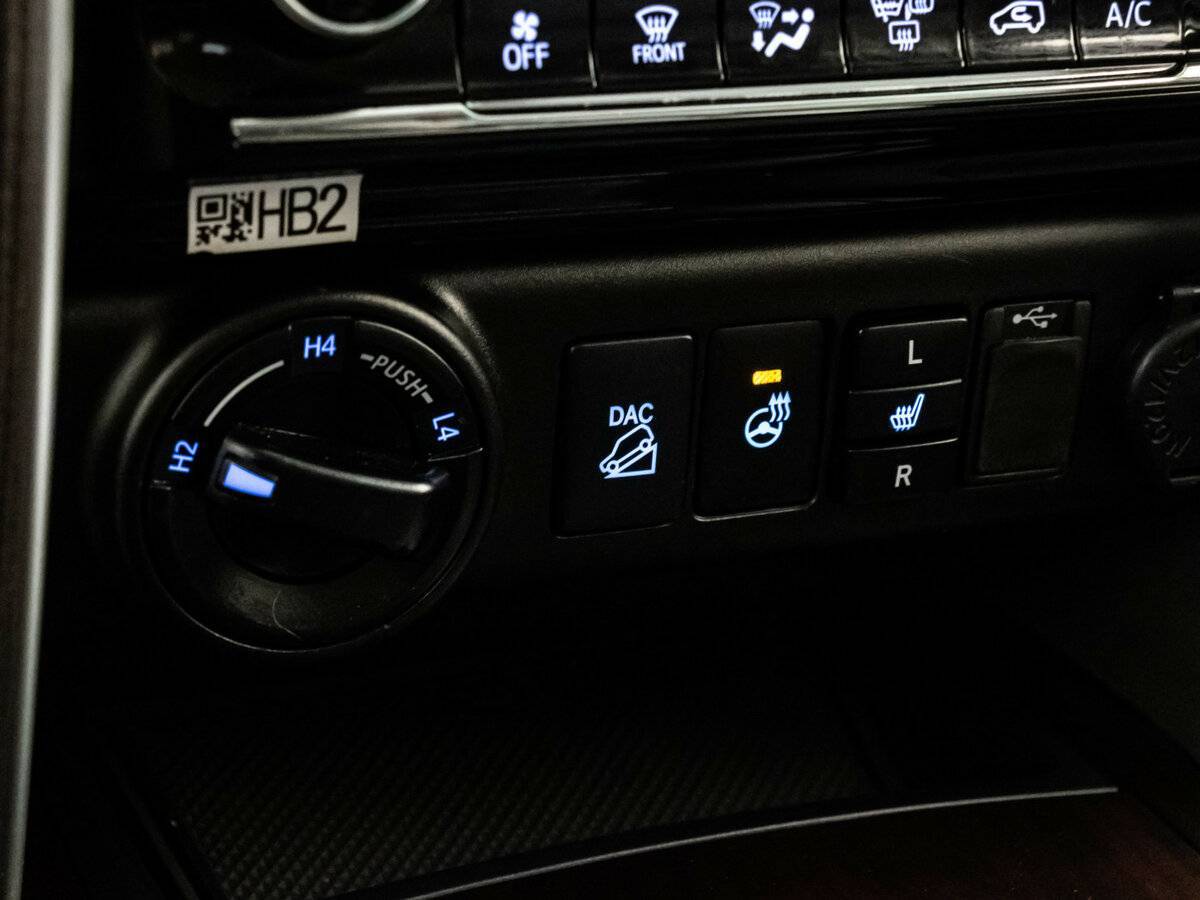 Купить Toyota Fortuner с пробегом. Фото: #19