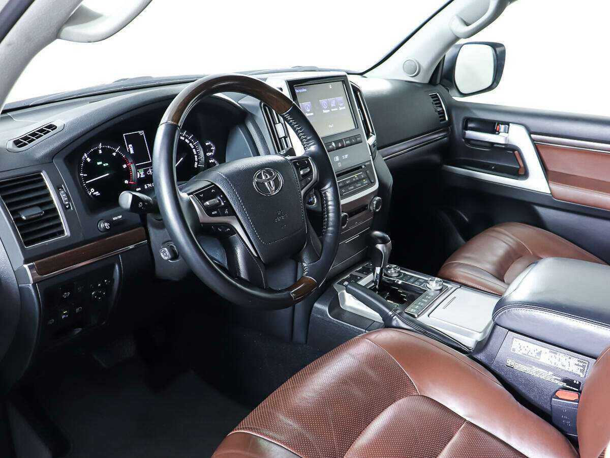 Купить Toyota Land Cruiser с пробегом. Фото: #14