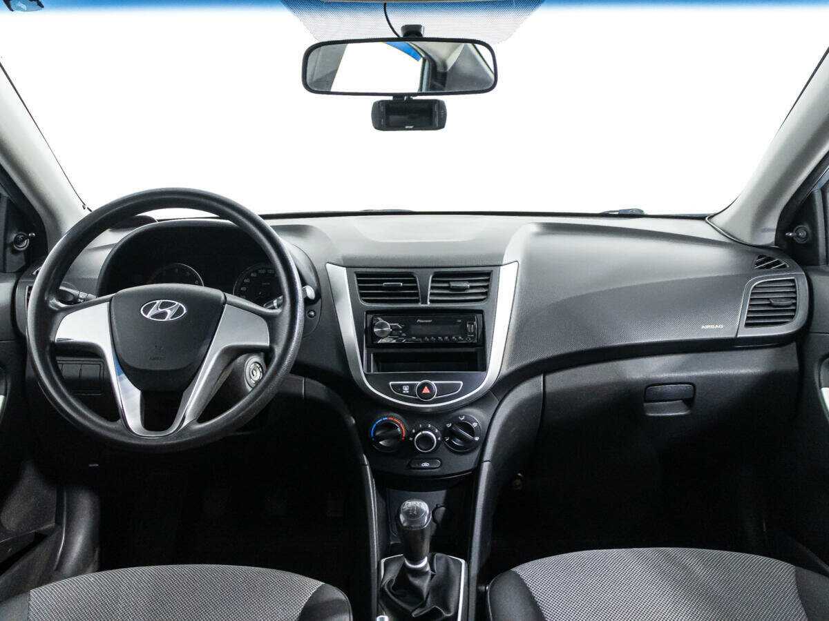 Купить Hyundai Solaris с пробегом. Фото: #12
