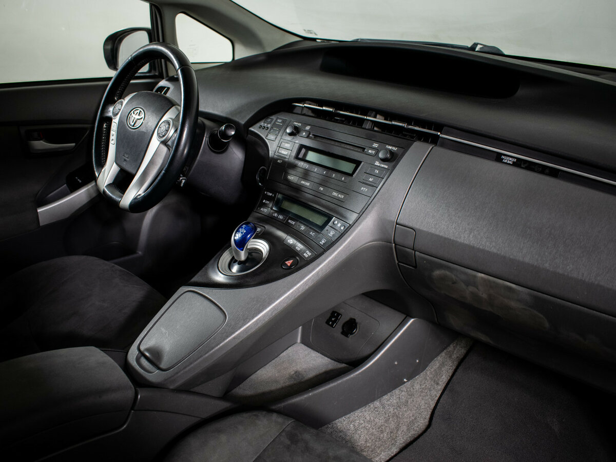 Купить Toyota Prius с пробегом. Фото: #10