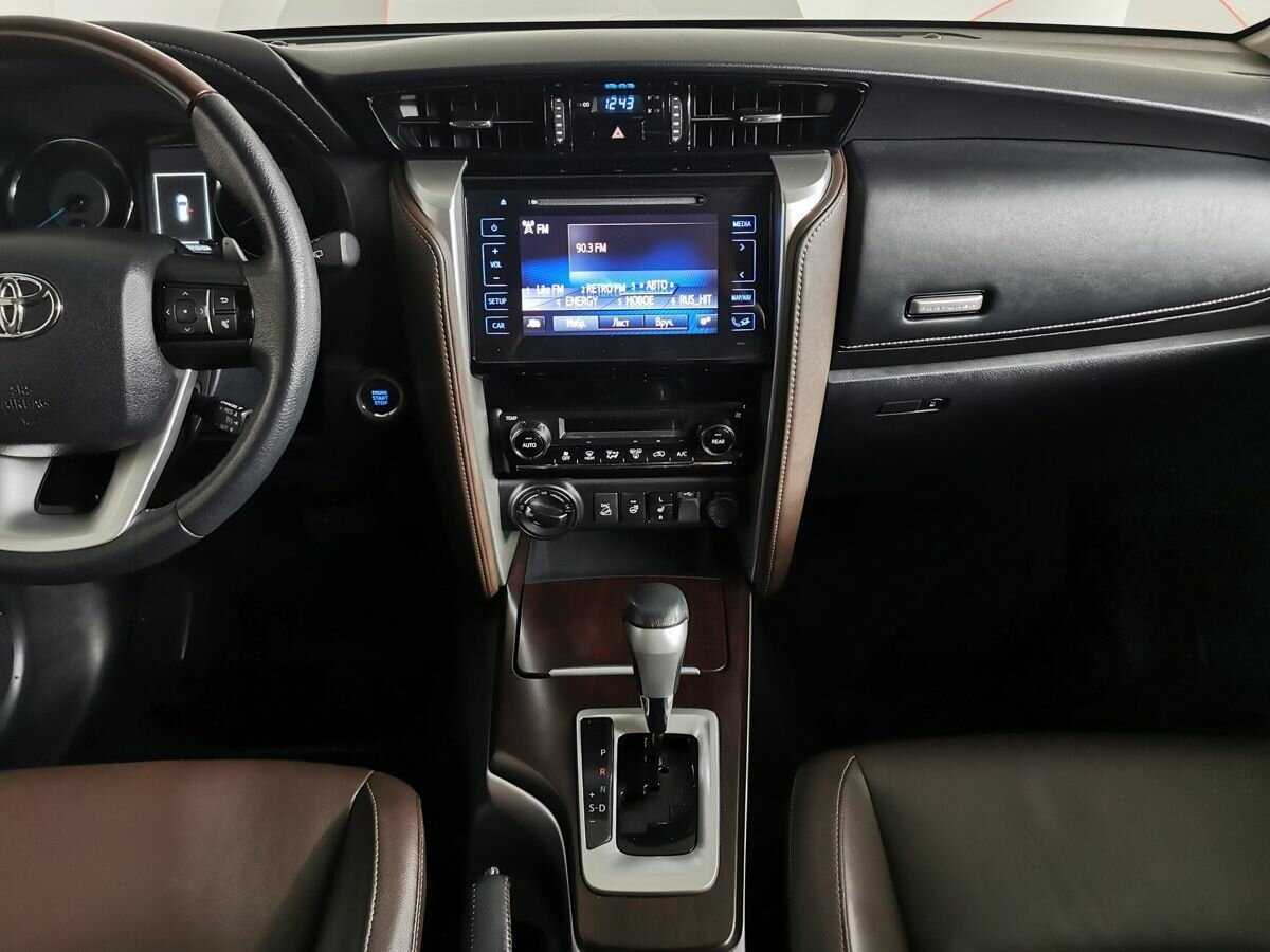 Купить Toyota Fortuner с пробегом. Фото: #10