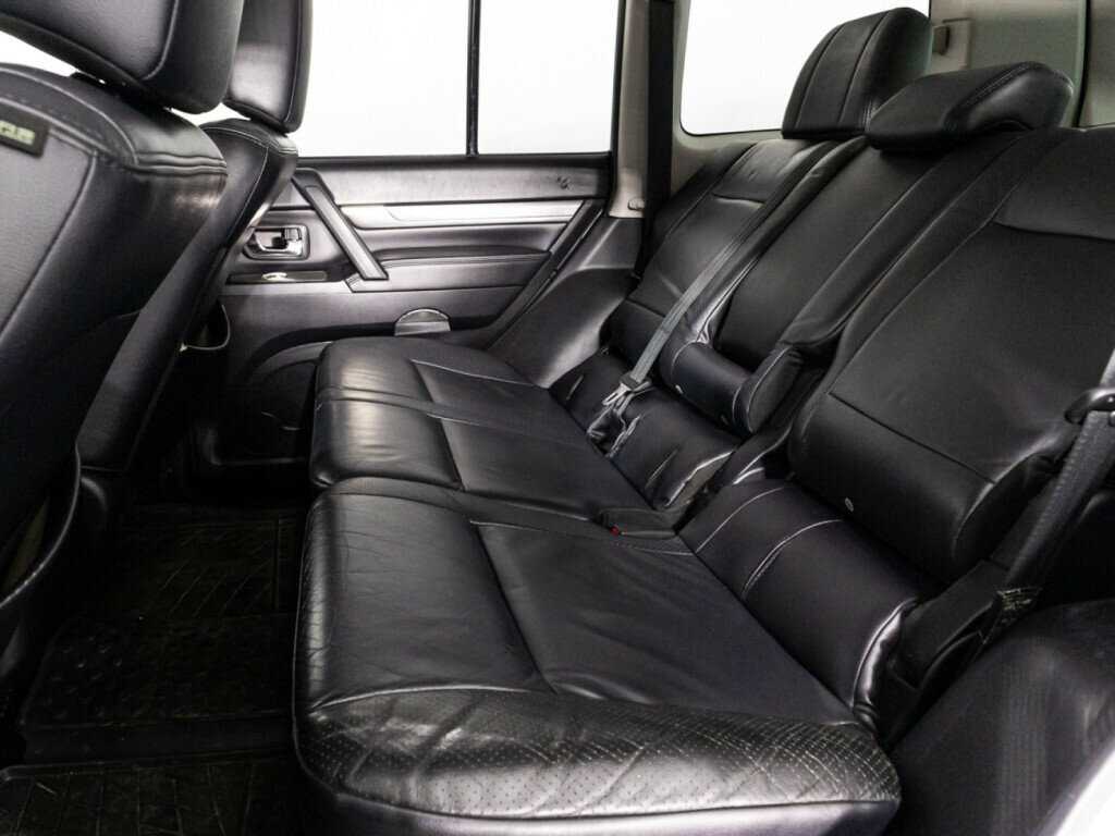 Купить Mitsubishi Pajero с пробегом. Фото: #8