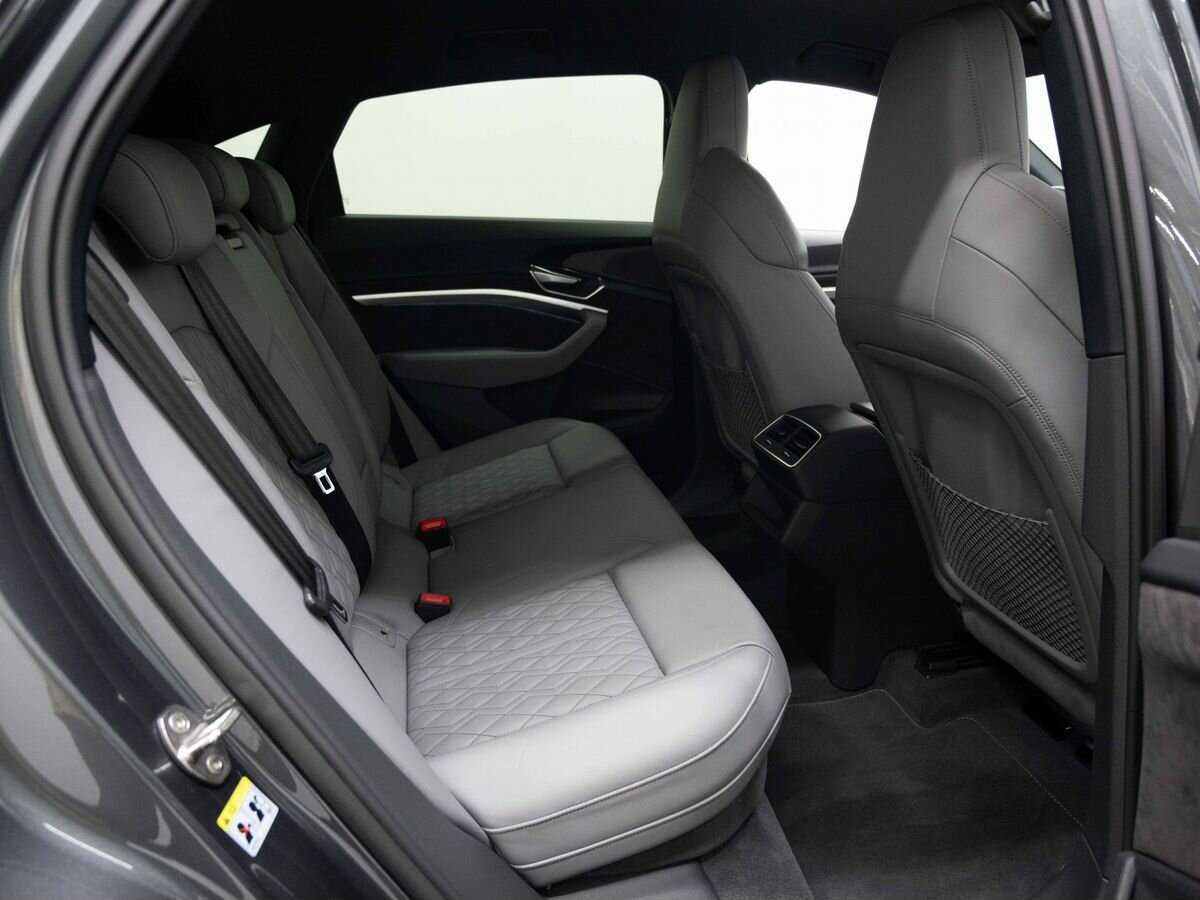 Купить Audi e-tron с пробегом. Фото: #9