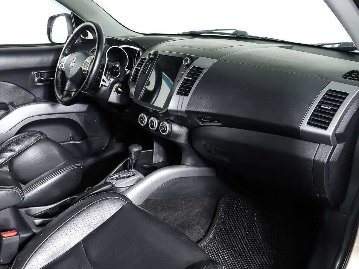 Купить Mitsubishi Outlander с пробегом. Фото: #8