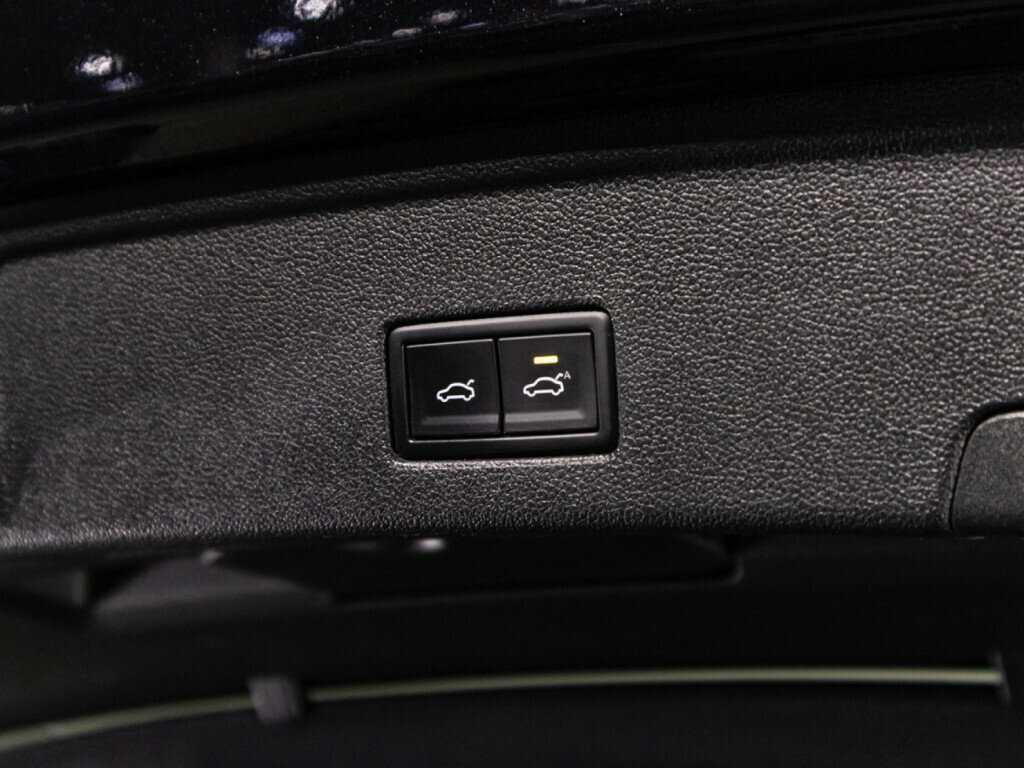 Купить Volkswagen Touareg с пробегом. Фото: #14