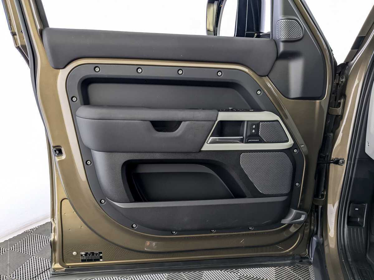 Купить Land Rover Defender с пробегом. Фото: #14